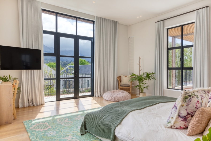 6 Bedroom Property for Sale in Constantia Western Cape